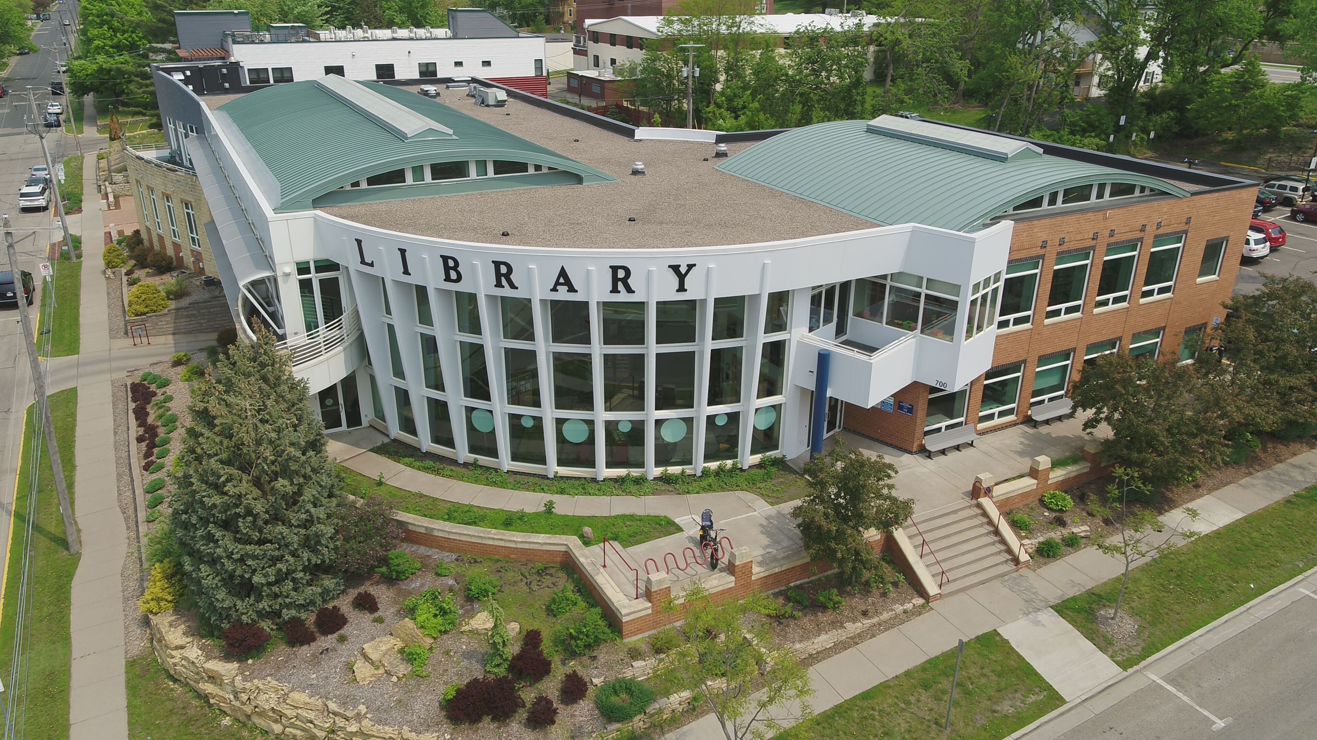 Image of the Hudson Public Library facade.